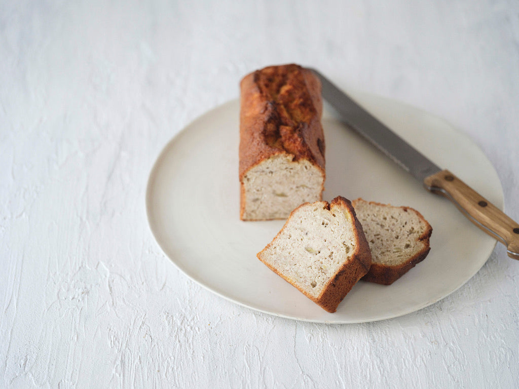 <夏季販売休止中>ソトメグロバナナケーキ(カット)